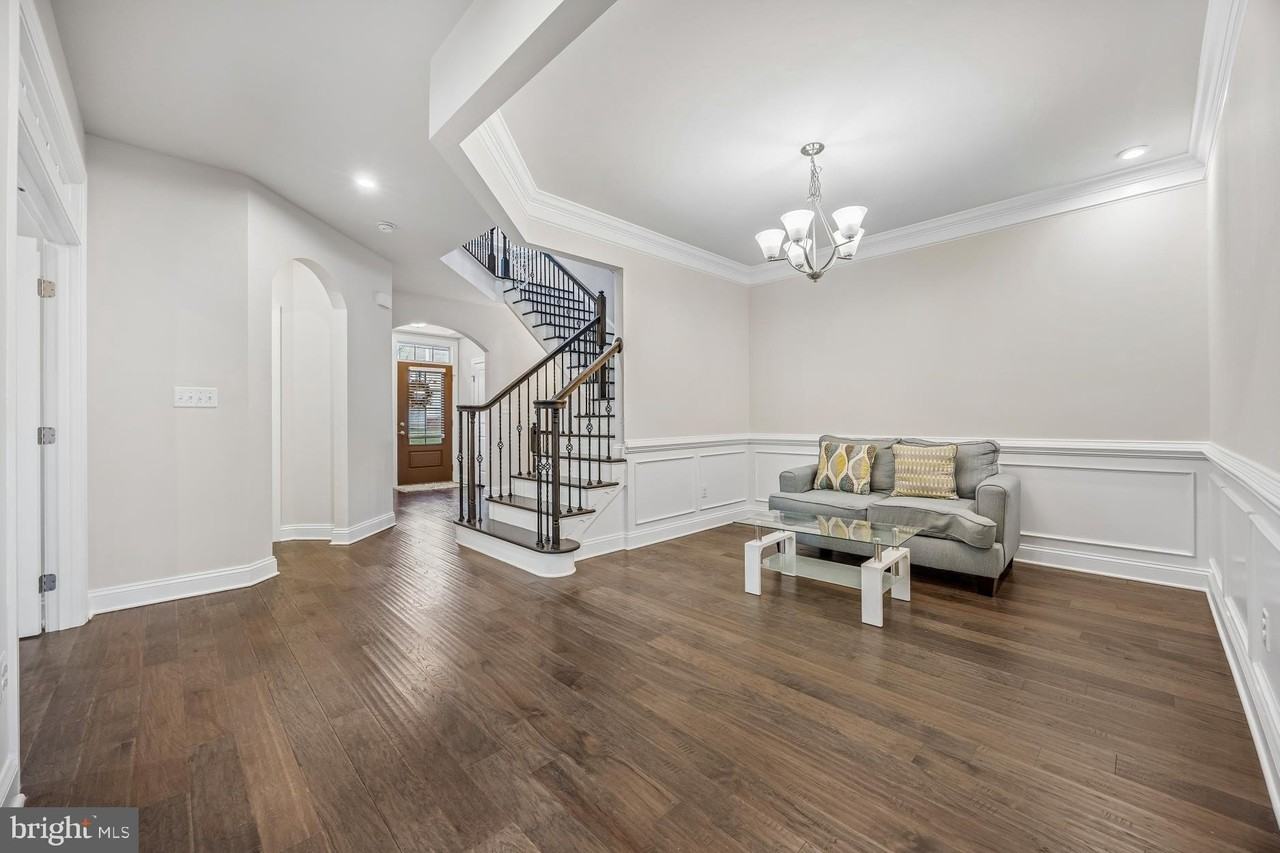 636 Quarry Point Rd - Photo 3 of 20