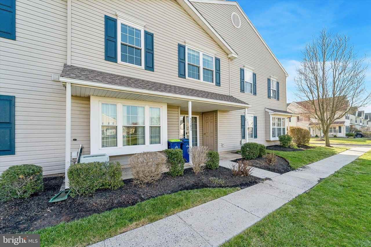 5202 Drawbridge Ct - Photo 2 of 22