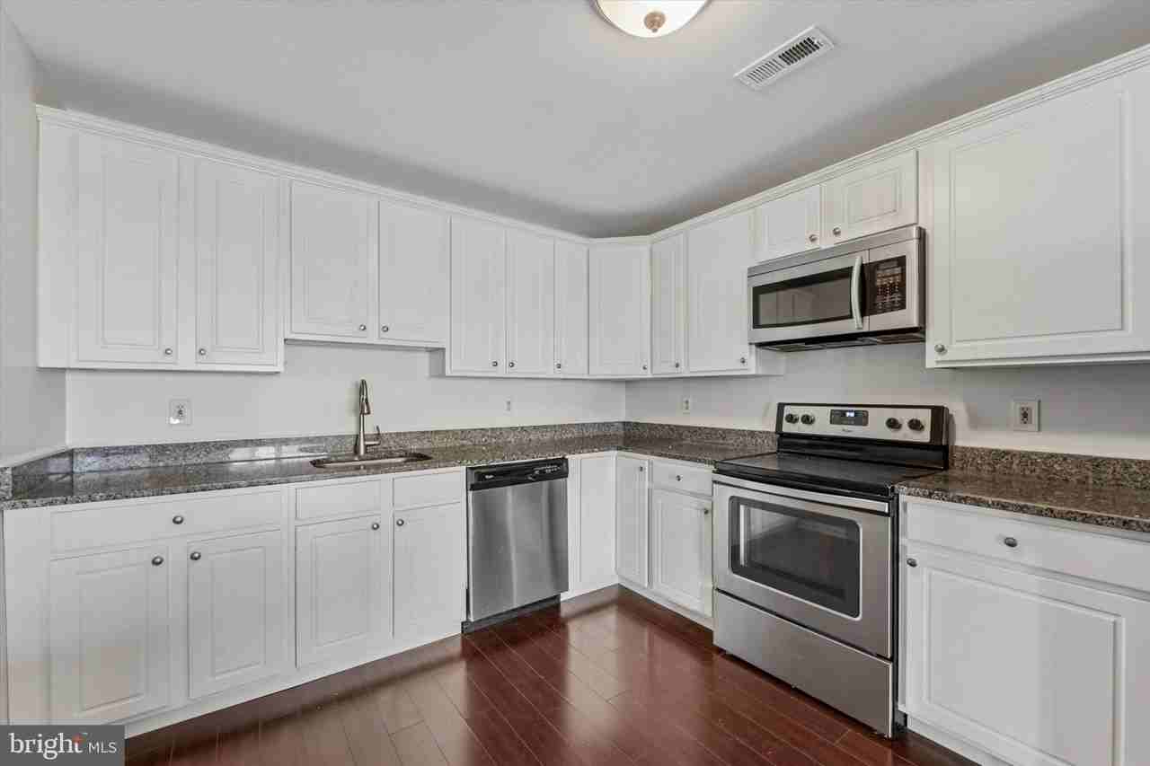 5202 Drawbridge Ct - Photo 6 of 22