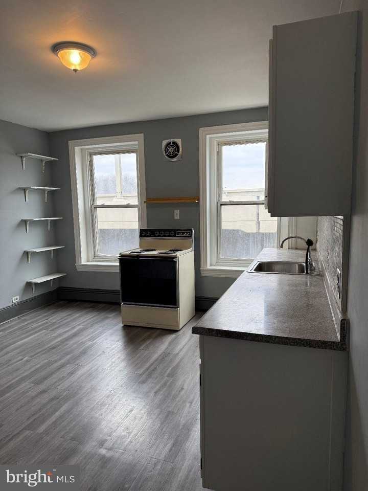 2731 E Cumberland St Apt 3rd - Photo 2 of 8