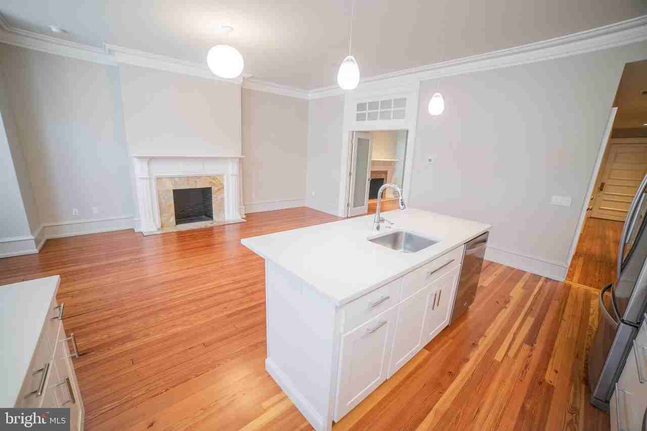 2126 Locust St Apt 2f - Photo 4 of 21