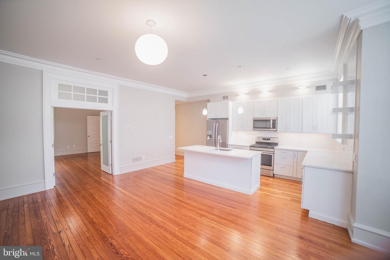 2126 Locust St Apt 2f - Photo 5 of 21