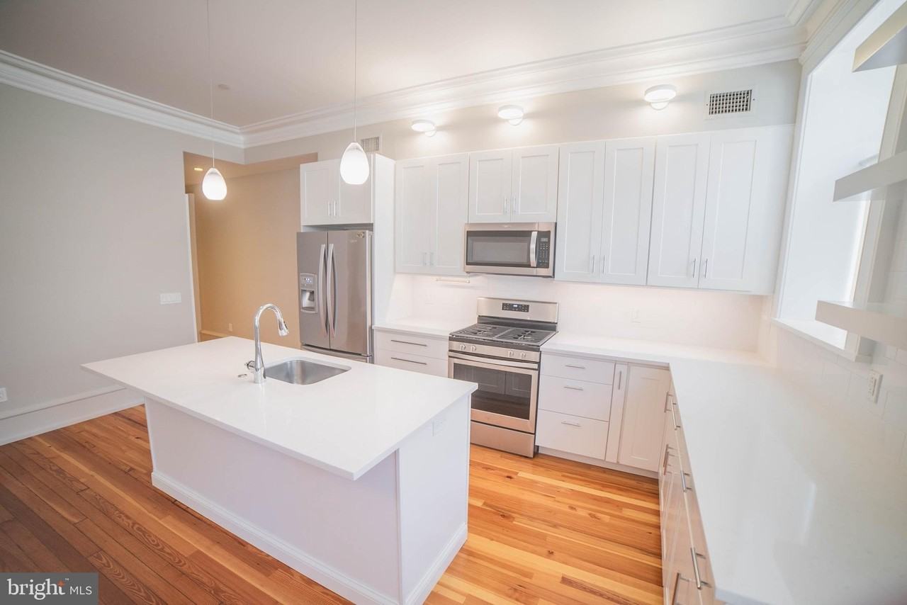 2126 Locust St Apt 2f - Photo 6 of 21