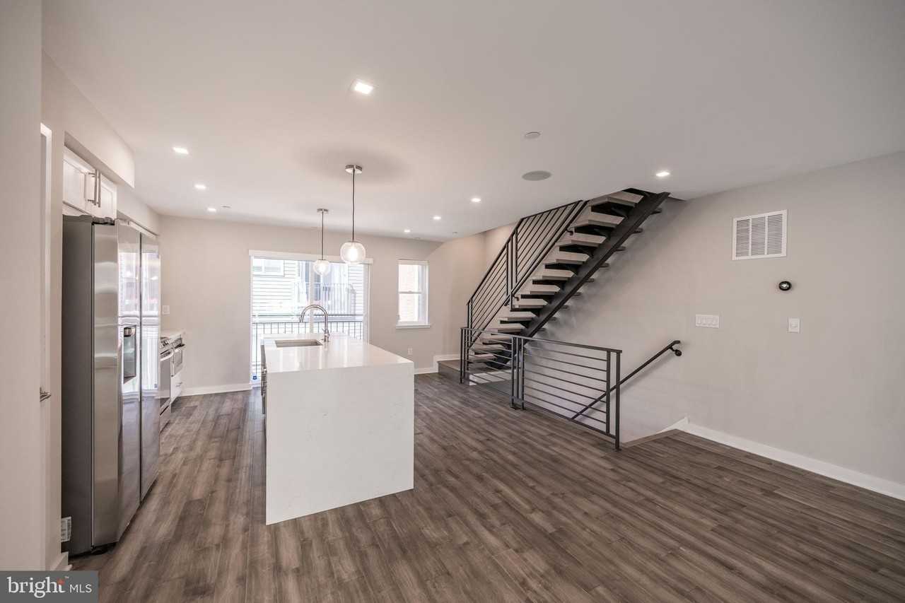 1442 N Hope St - Photo 4 of 43