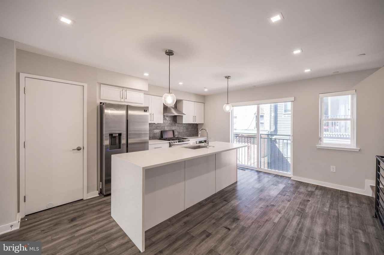 1442 N Hope St - Photo 5 of 43