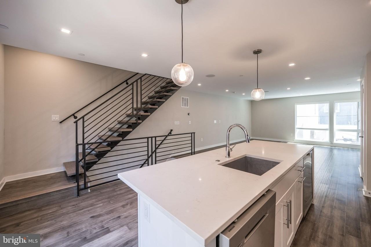 1442 N Hope St - Photo 7 of 43