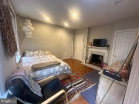 910 Clinton St #1R - Photo 1 of 1