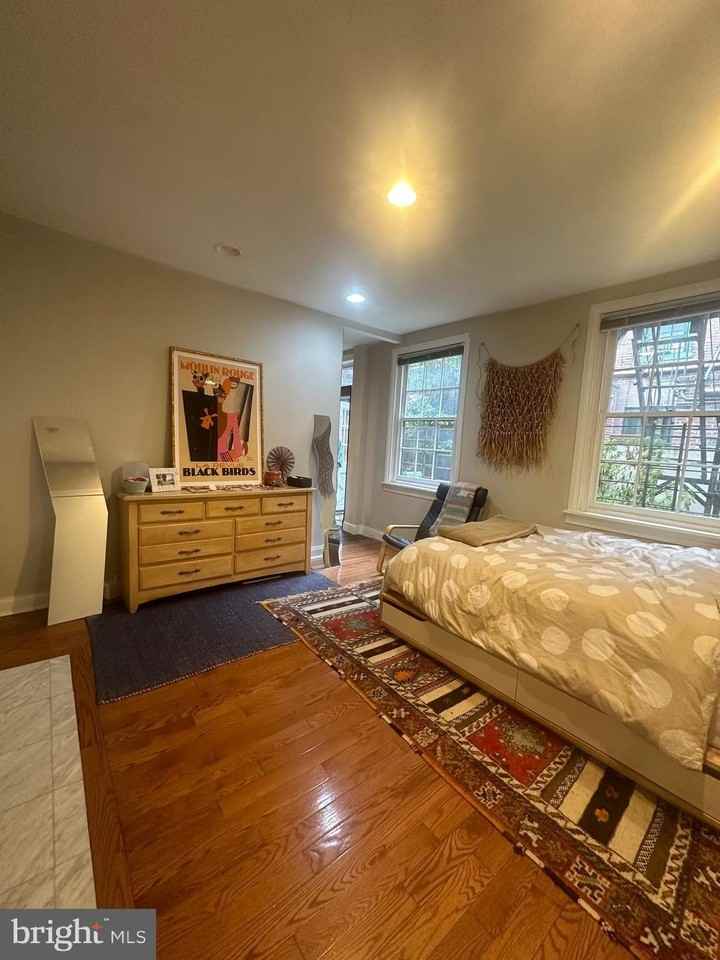 910 Clinton St #1R - Photo 3 of 14