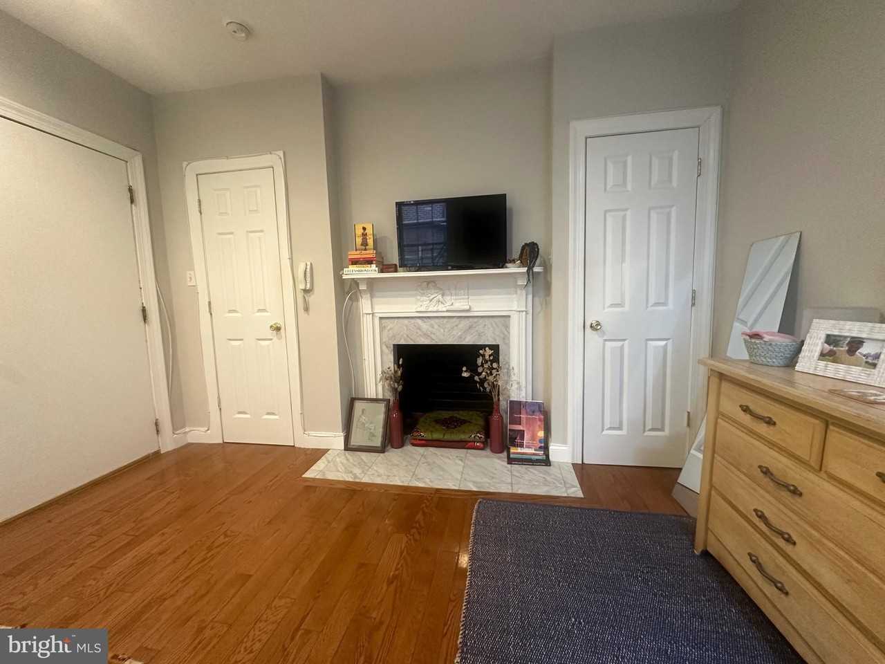 910 Clinton St #1R - Photo 7 of 14