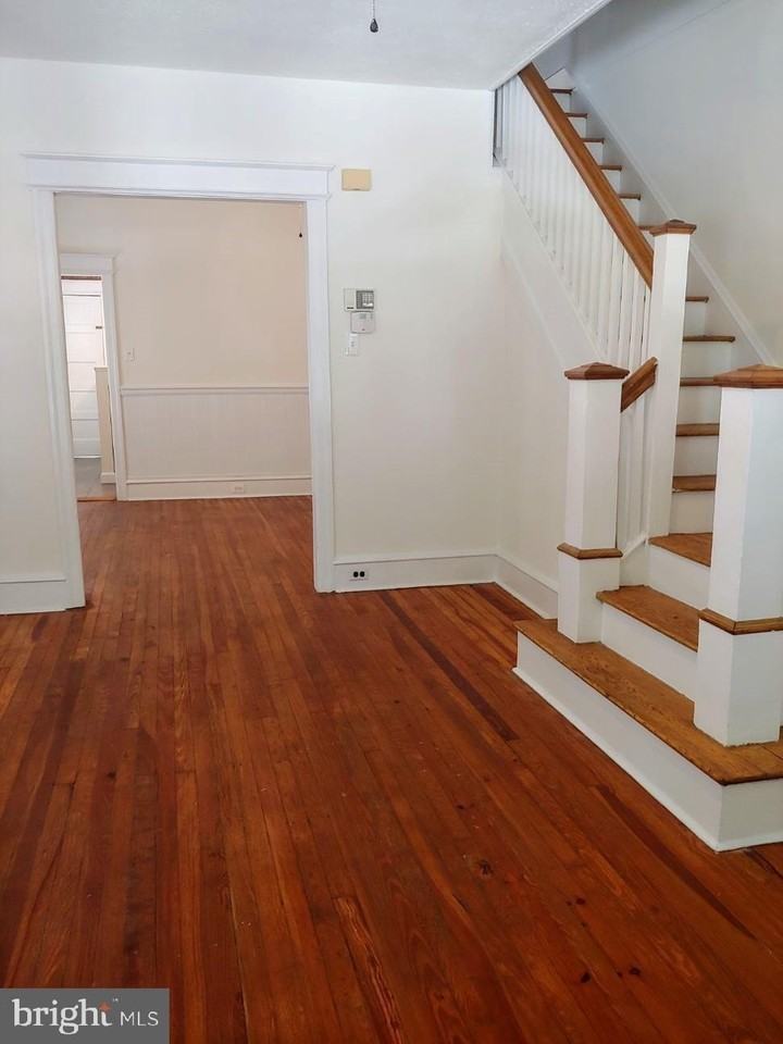 351 Krams Ave - Photo 5 of 19