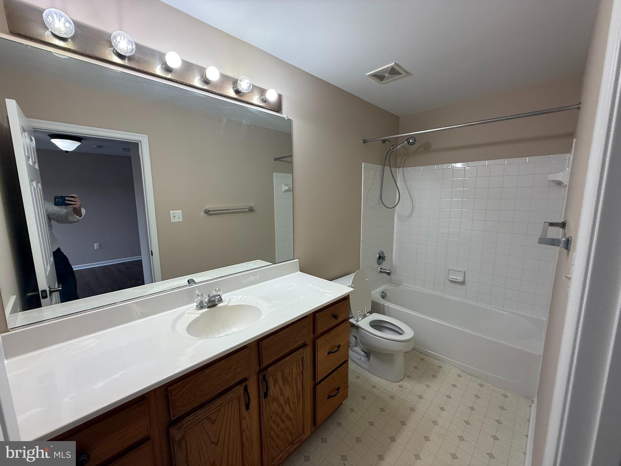 2165 Cottonwood Ln Unit 2165 - Photo 3 of 22