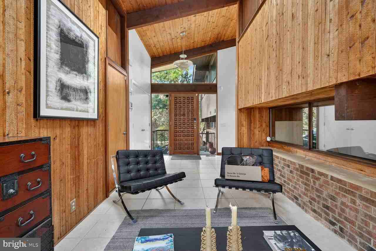 1219 Ingleside Ave - Photo 4 of 36