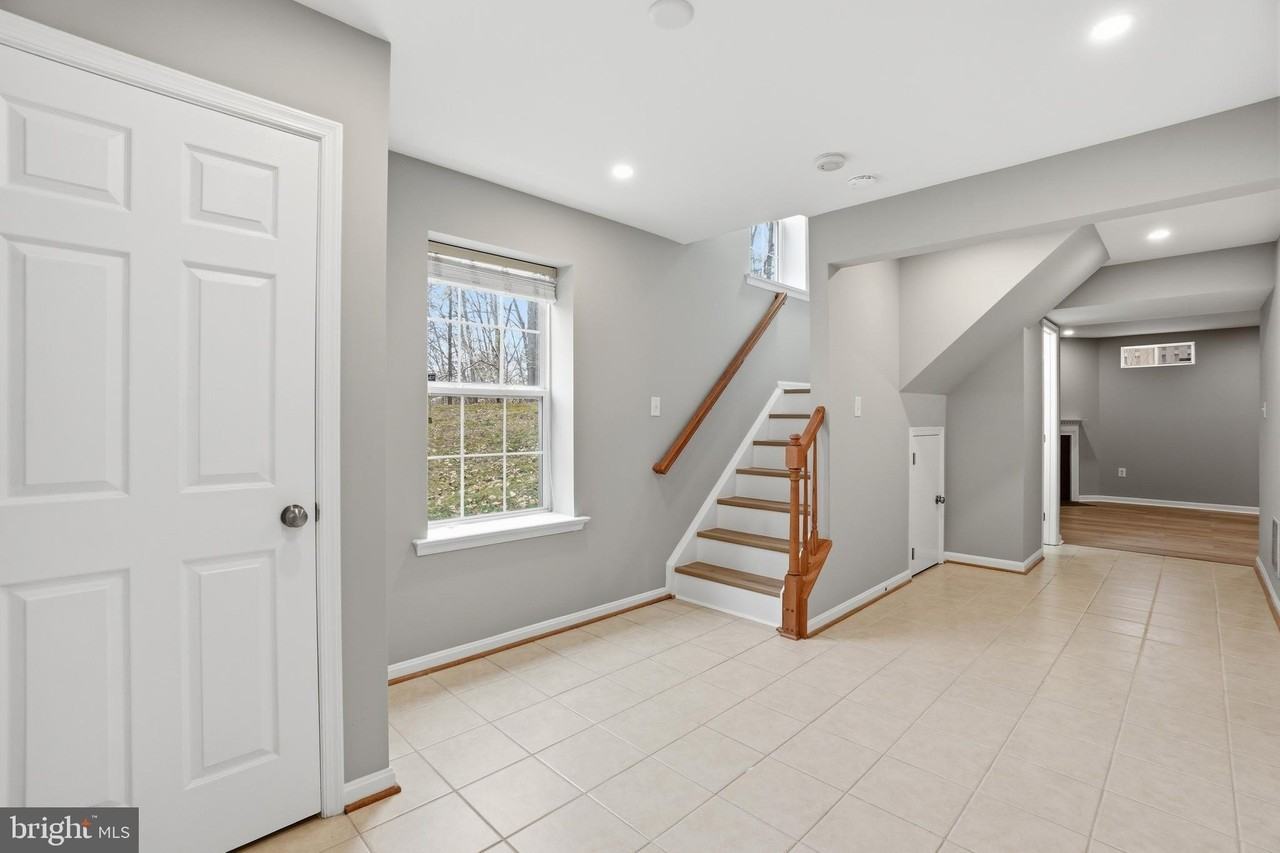 7730 Shadowcreek Ter - Photo 5 of 35