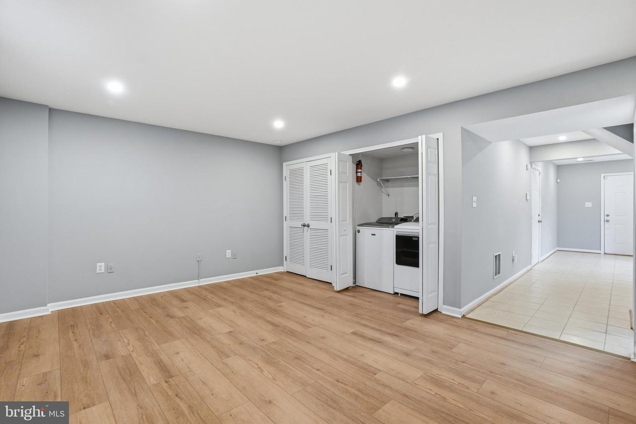 7730 Shadowcreek Ter - Photo 6 of 35