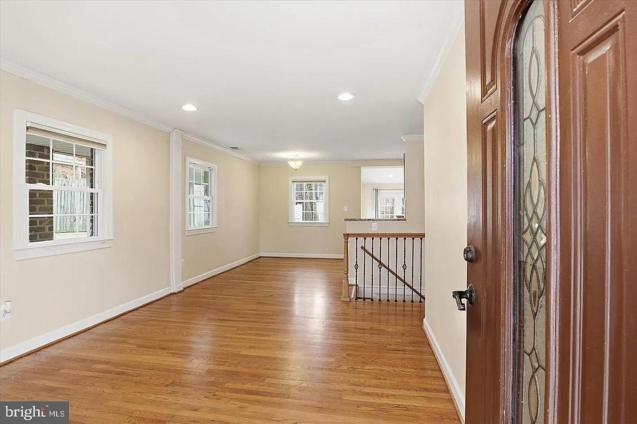 7416 Sportsman Dr - Photo 4 of 27