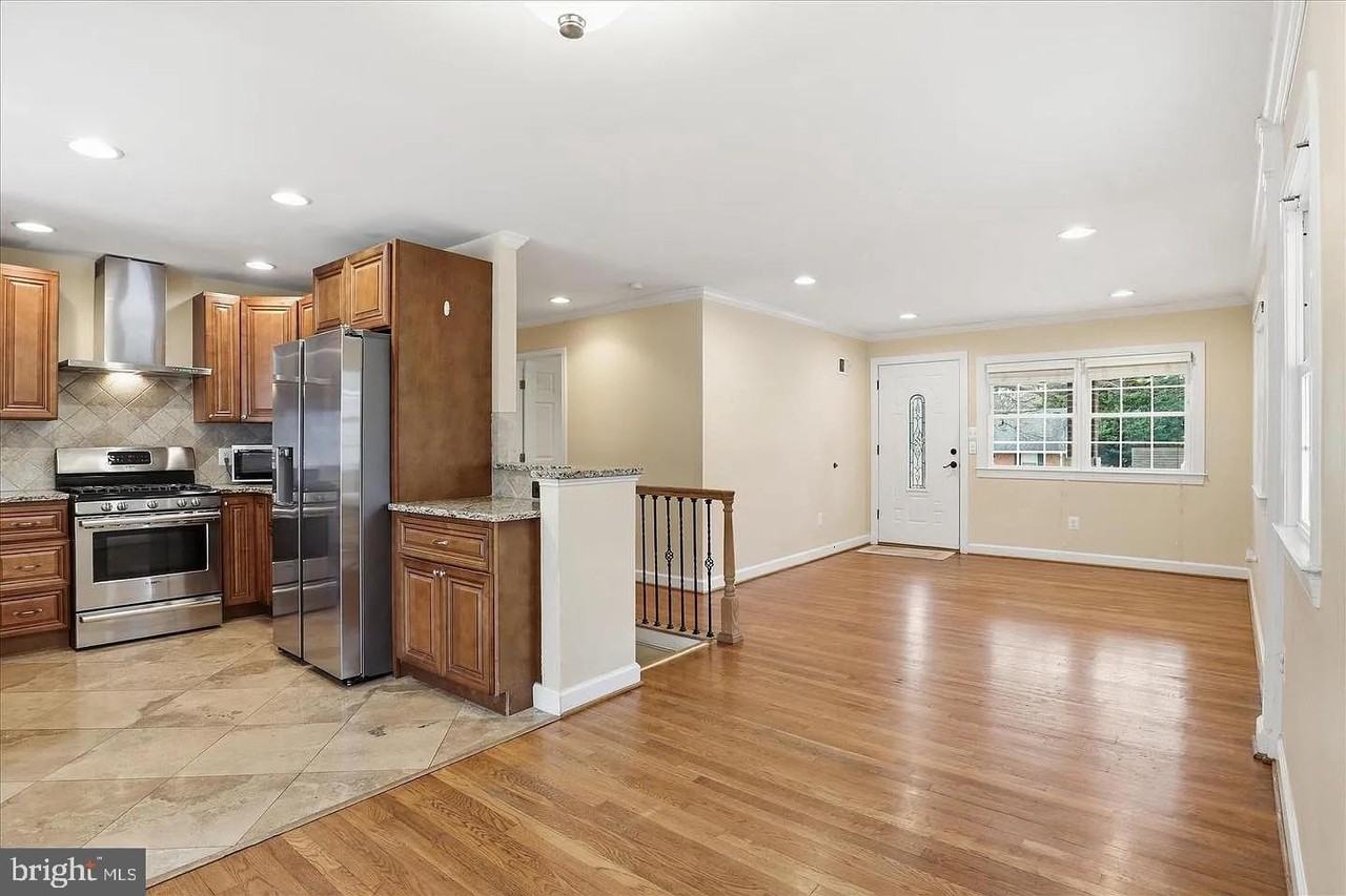 7416 Sportsman Dr - Photo 6 of 27