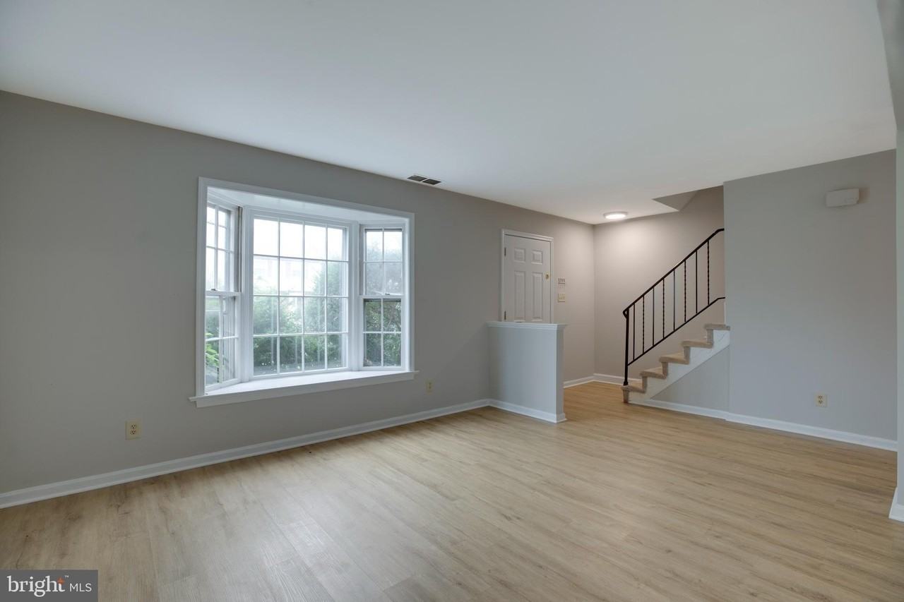 322 Clay St - Photo 2 of 32