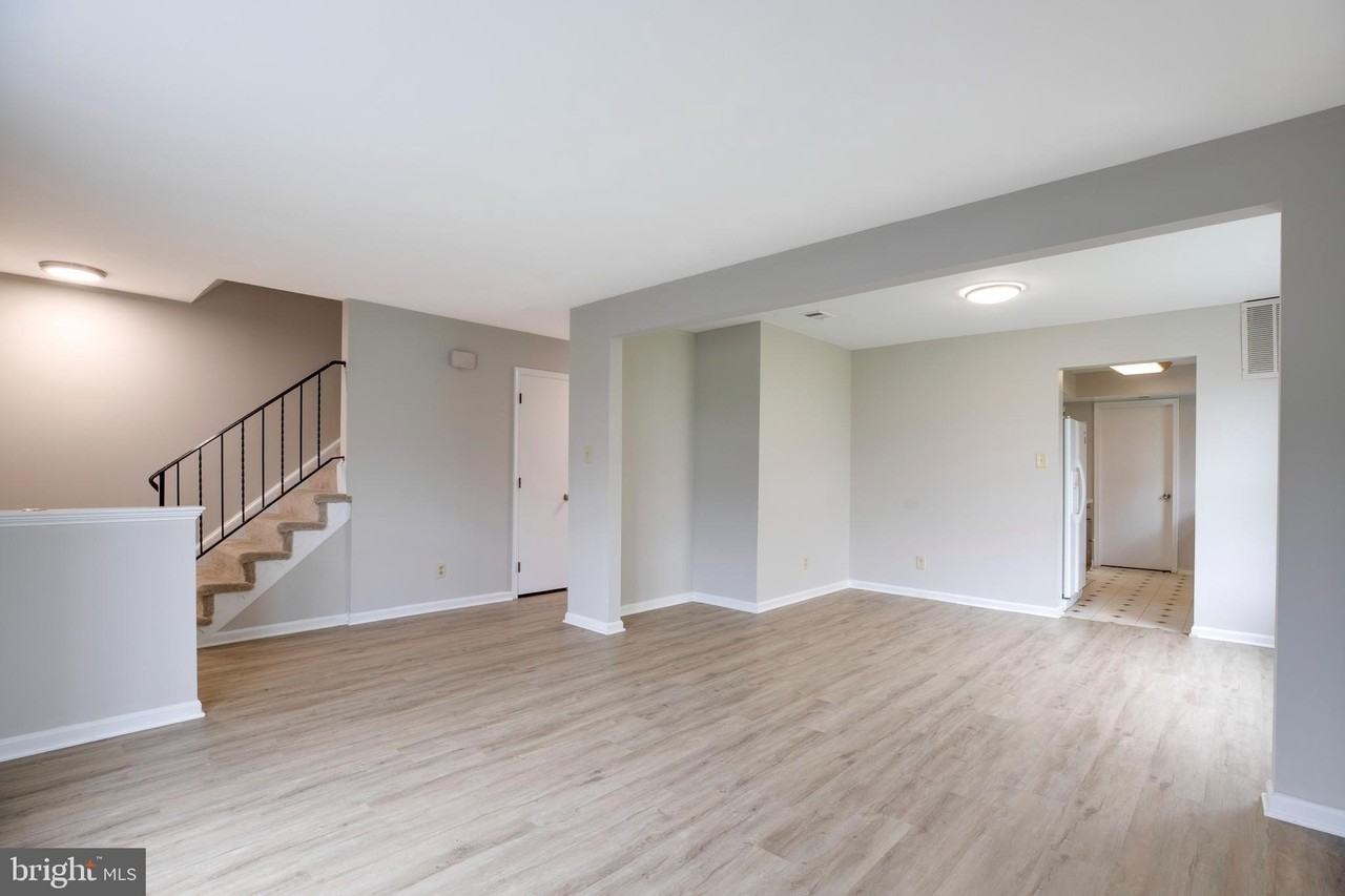 322 Clay St - Photo 3 of 32