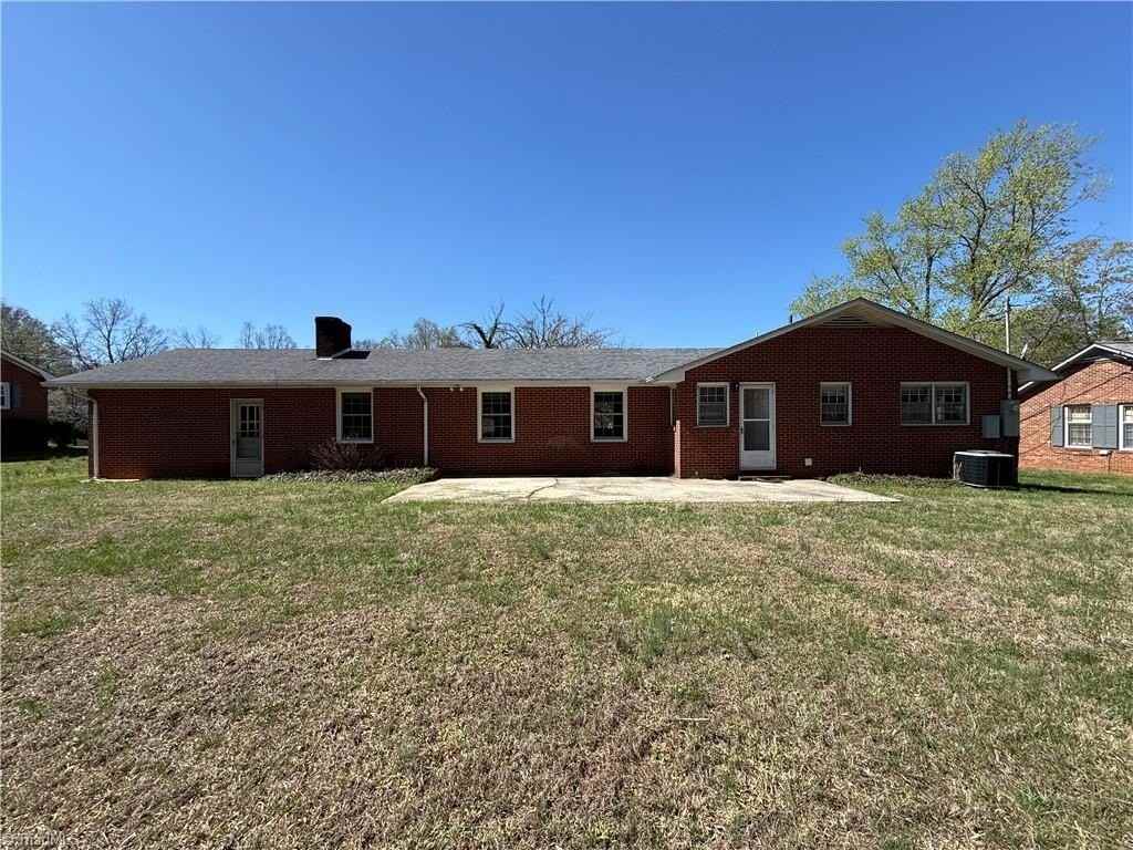 831 Delmonte Dr - Photo 2 of 18