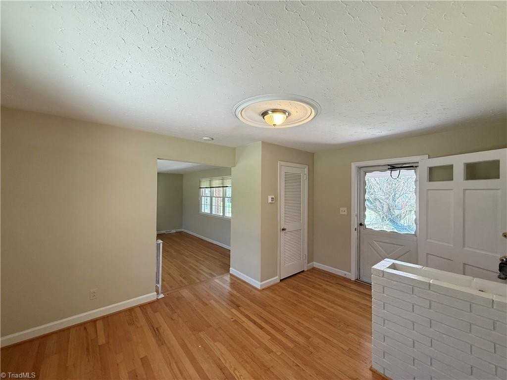 831 Delmonte Dr - Photo 7 of 18