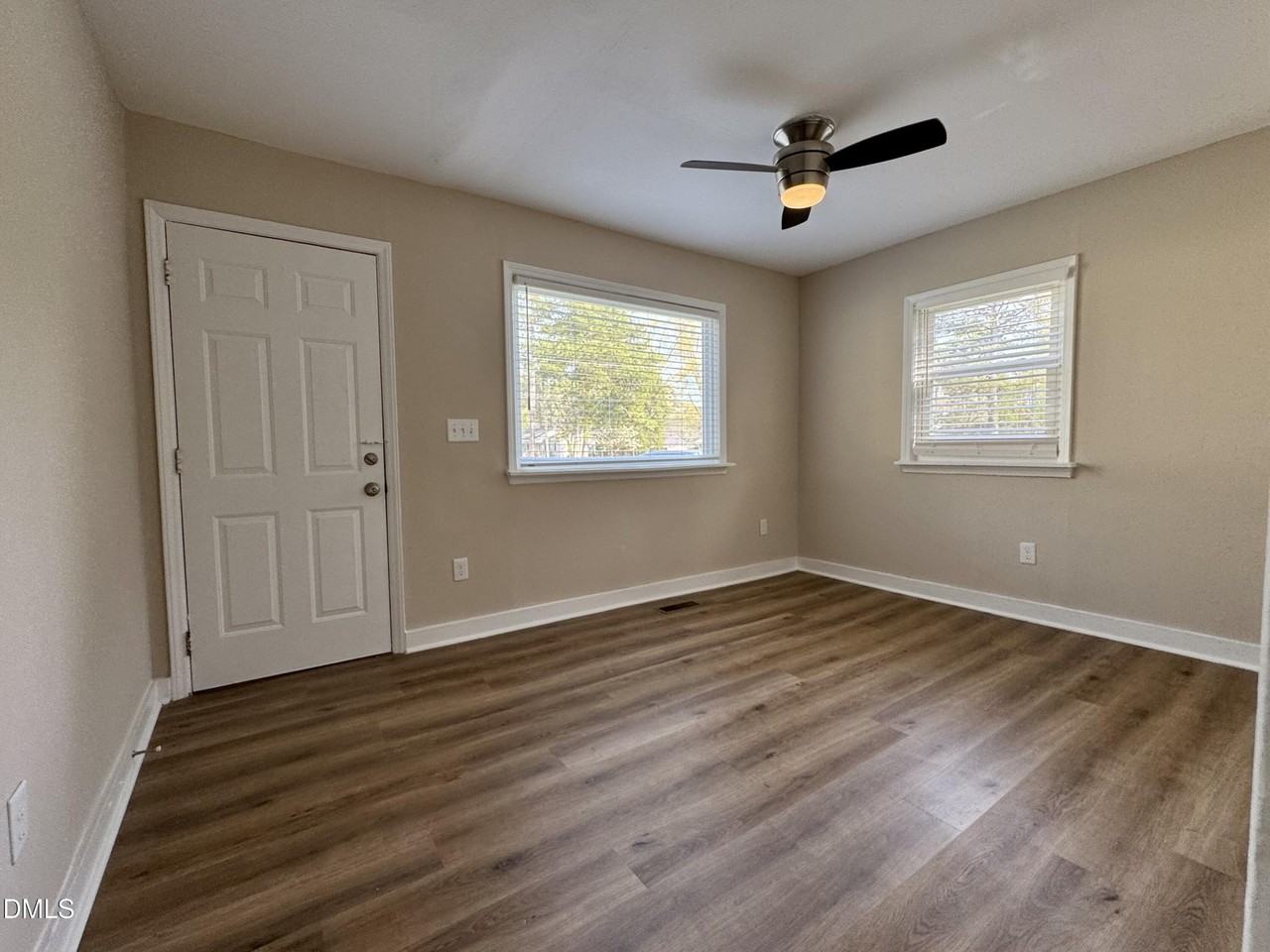 52 Eastwood St - Photo 5 of 20