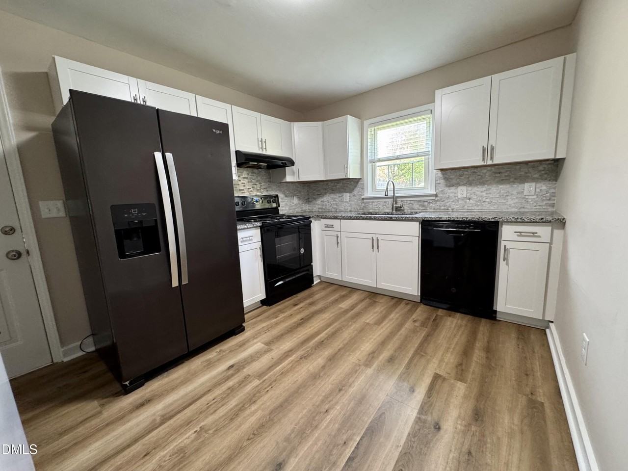 52 Eastwood St - Photo 6 of 20