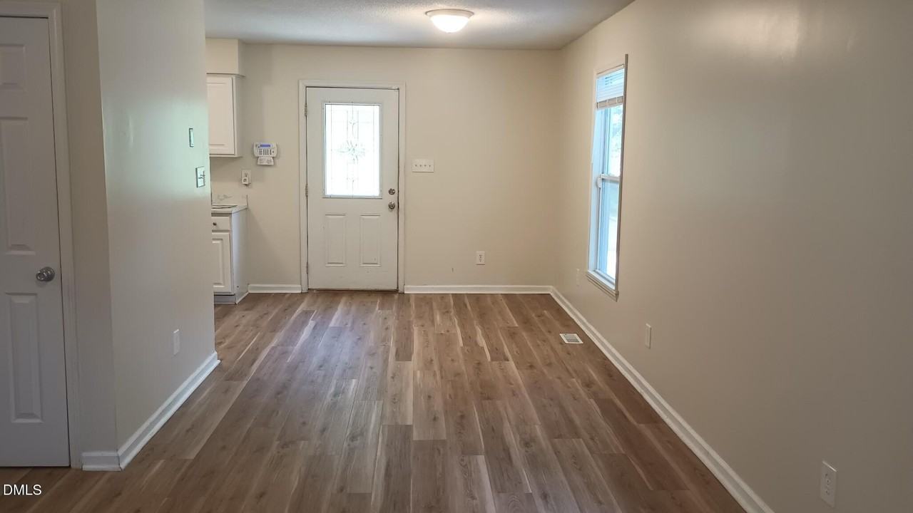 405 S Adams St - Photo 2 of 18