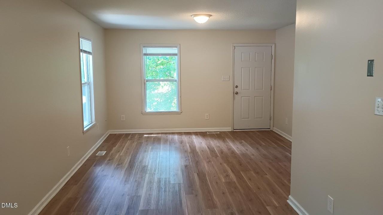 405 S Adams St - Photo 3 of 18