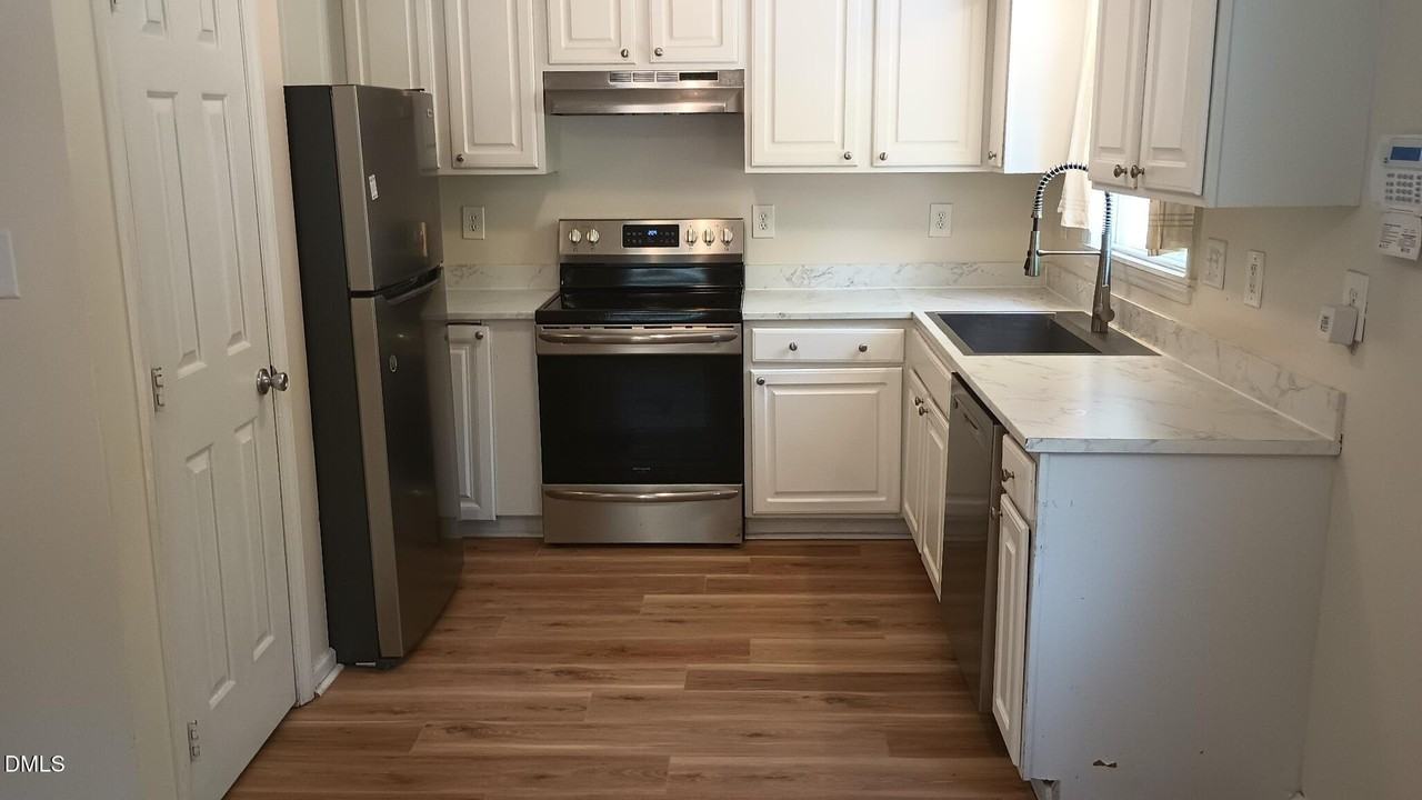 405 S Adams St - Photo 4 of 18