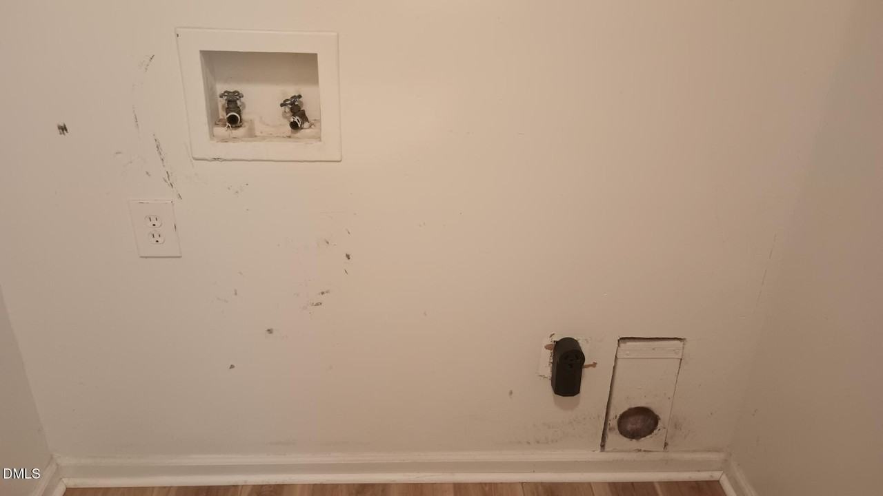 405 S Adams St - Photo 6 of 18