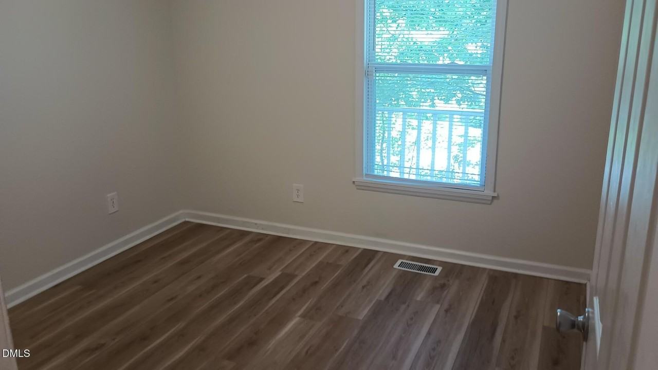 405 S Adams St - Photo 7 of 18