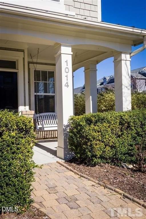 1014 Freeport Dr - Photo 2 of 27