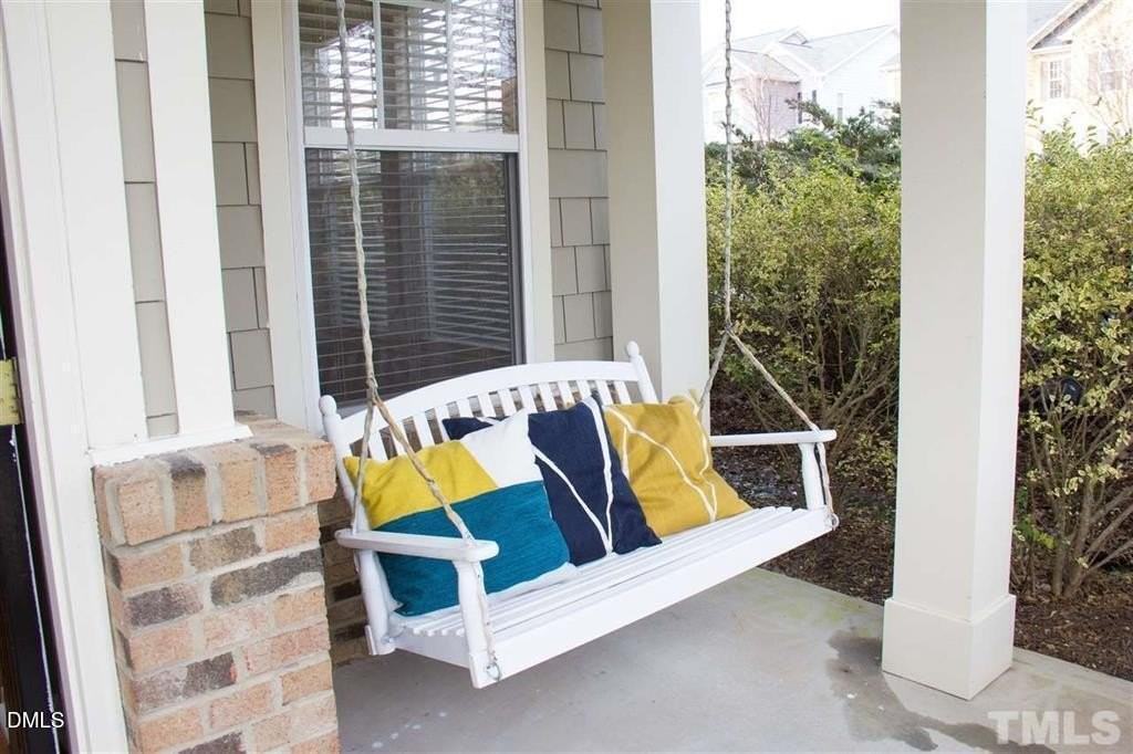 1014 Freeport Dr - Photo 3 of 27