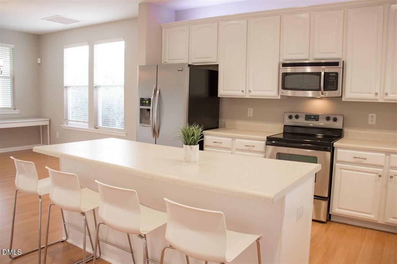 1014 Freeport Dr - Photo 5 of 27