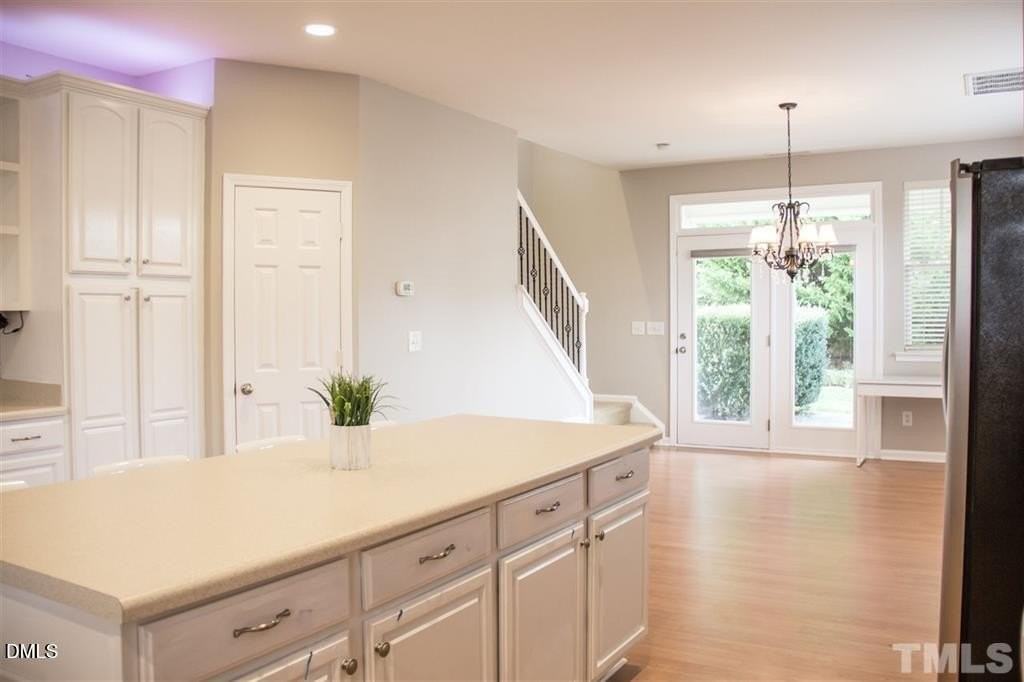 1014 Freeport Dr - Photo 6 of 27