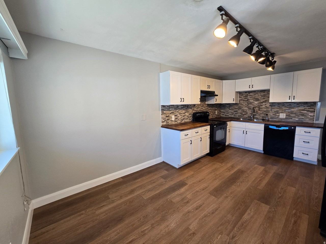 490 Averett Ave Unit 1 - Photo 3 of 11