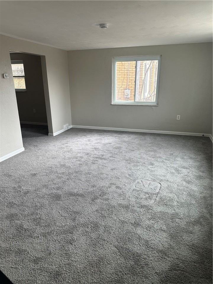 647 Dunster St - Photo 4 of 23