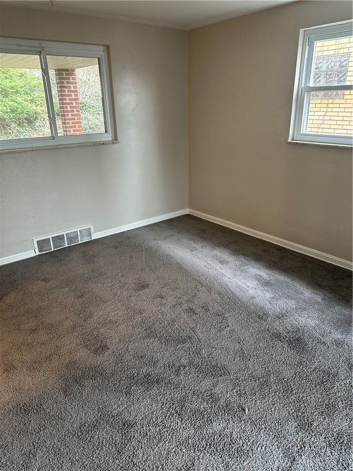 647 Dunster St - Photo 5 of 23