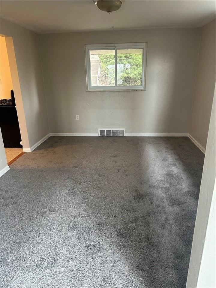 647 Dunster St - Photo 6 of 23