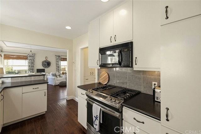 124 17th St - Photo 2 of 8