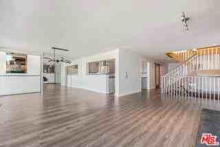 2308 The Strand - Photo 3 of 8