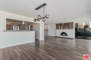 2308 The Strand - Photo 4 of 8