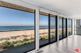 2308 The Strand - Photo 7 of 8