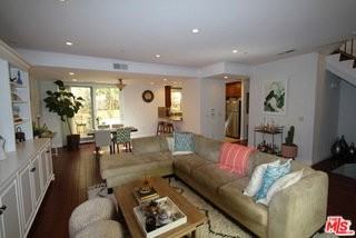 1120 21st St #4 - Photo 2 of 8