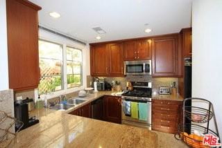 1120 21st St #4 - Photo 3 of 8