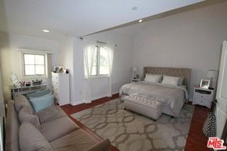 1120 21st St #4 - Photo 5 of 8