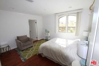 1120 21st St #4 - Photo 6 of 8