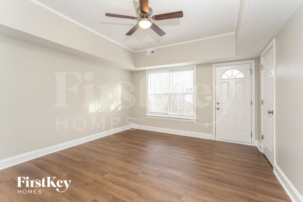 118 Hagen Rd - Photo 7 of 19