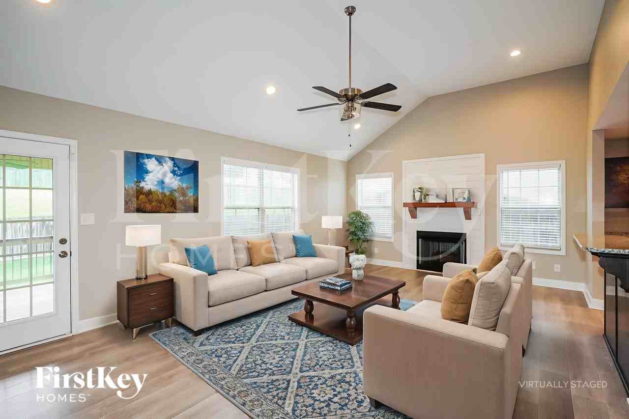 791 Crestone Ln - Photo 3 of 19