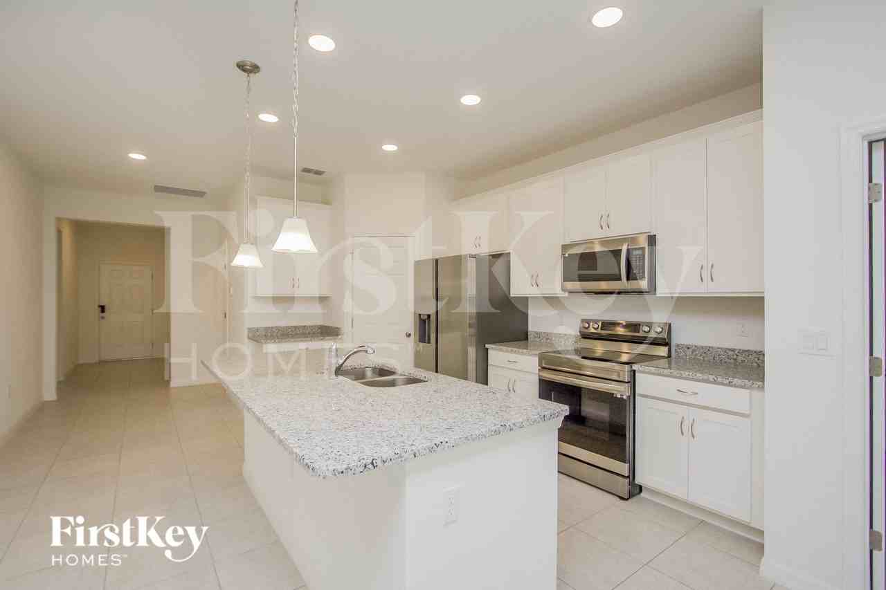 328 Corbel Ln - Photo 3 of 15